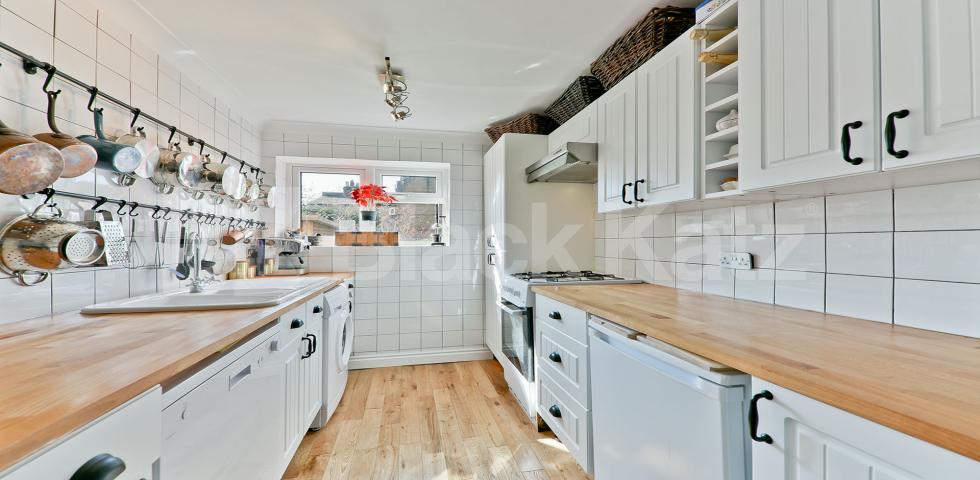 			UNDER OFFER, 2 Bedroom, 1 bath, 1 reception Ground Floor Flat			 Stanstead Road, Forrest Hill